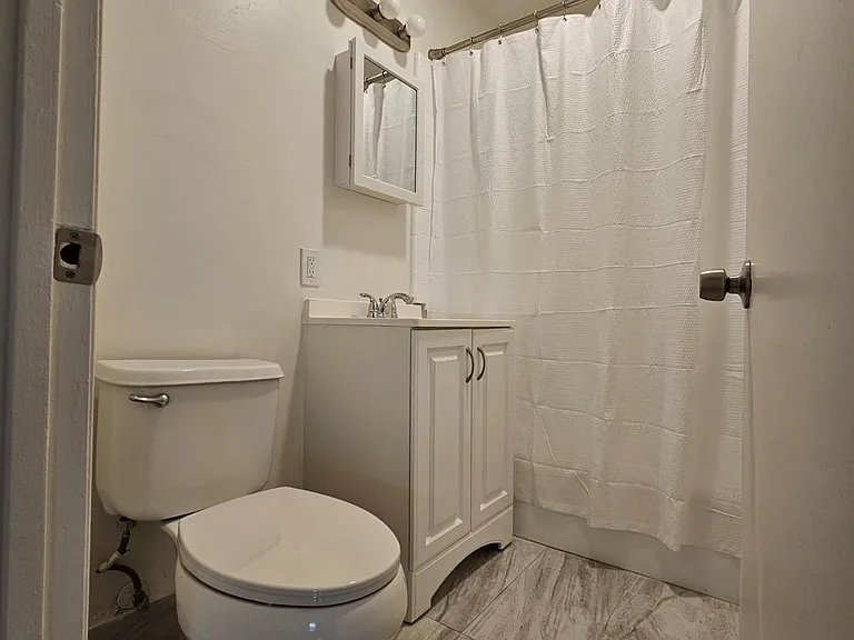 1117 Melrose Ave #8 — Photo 8