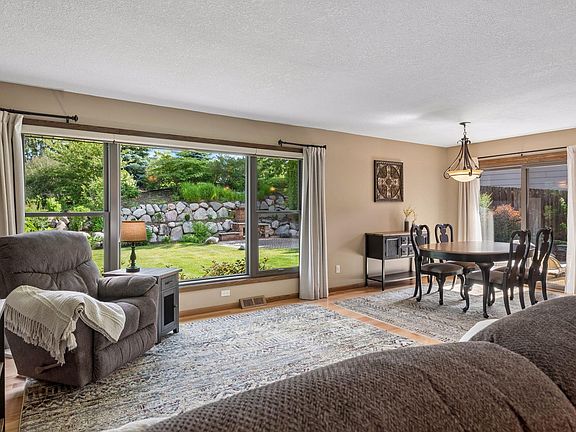 4th image of 108 Knoll Cir E