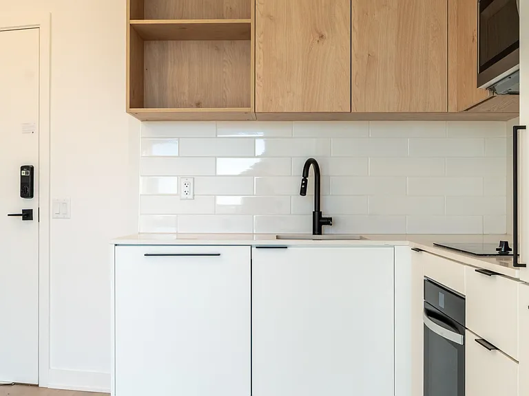 1185 Dupont St #1018 — Photo 7