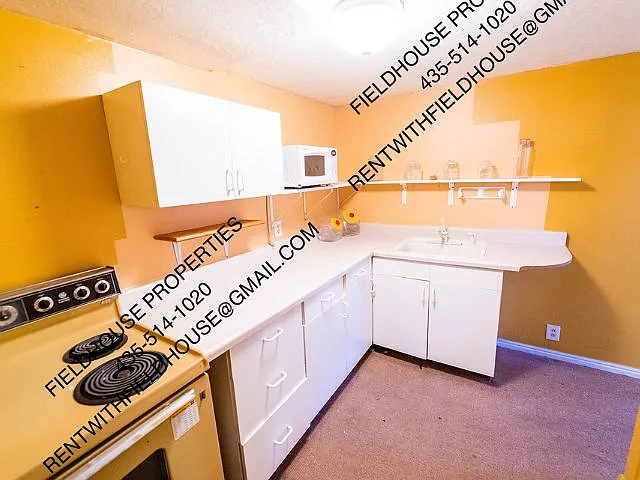 1077 Rose St — Photo 23