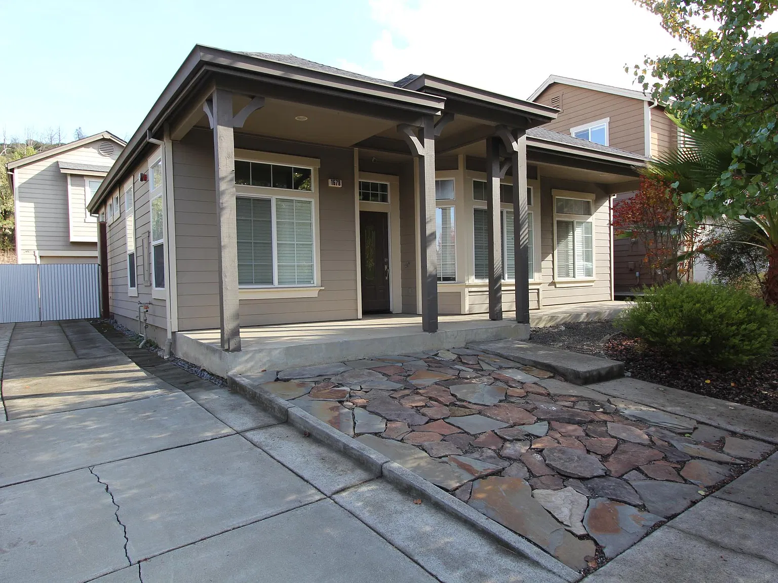 4 bed, 1888 sqft, $4,500 — Photo 2