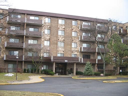 2nd image of 700 Wellington Ave Unit 304
