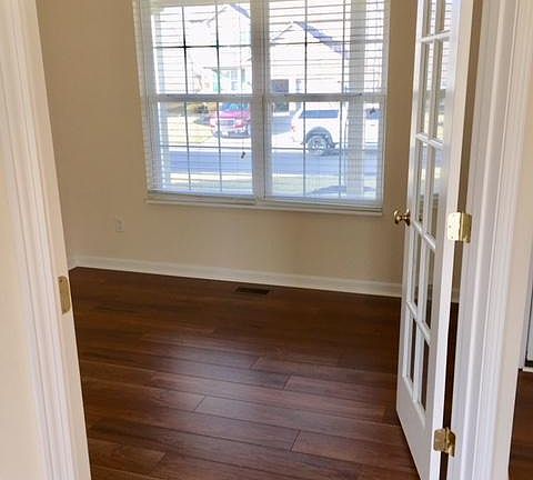Home Office/Study w/Windows