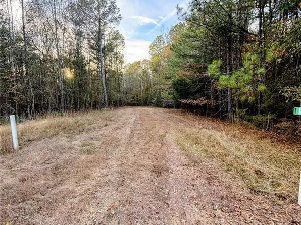 1511 N Rainbow Dr, Elberton, GA 30635