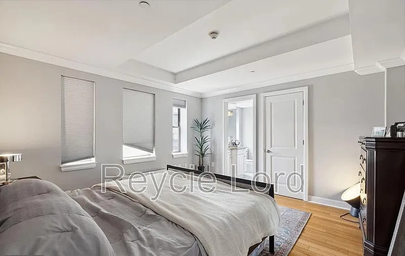 1 bed, 1.0 bath, 690 sqft, $2,050 — Photo 2