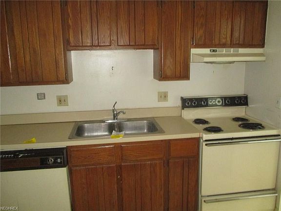 5th image of 5535 Bretton Ct APT C