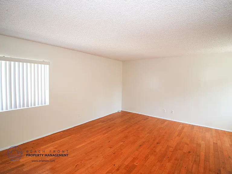 24431-24433 Hawthorne Boulevard — Photo 1