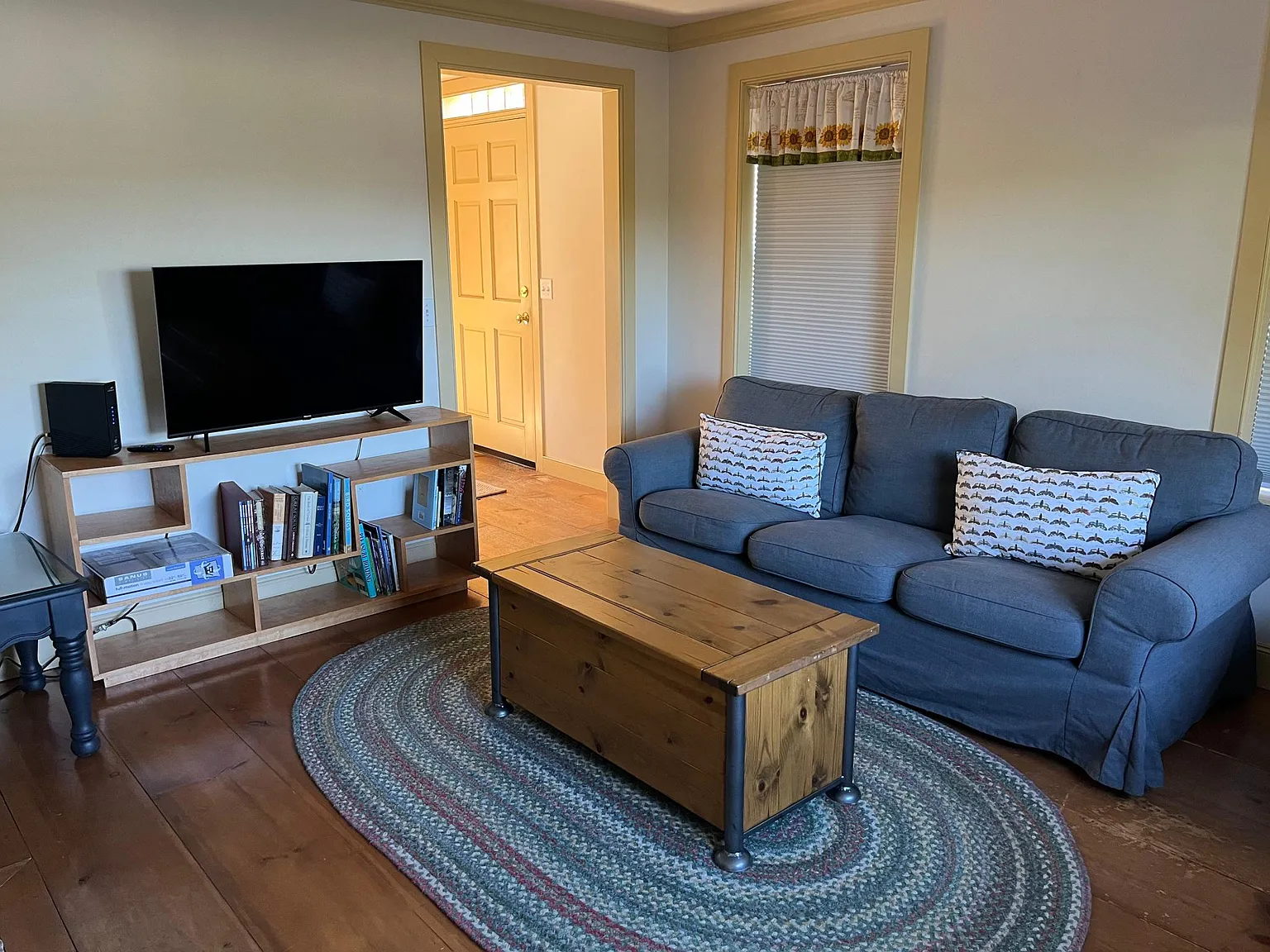 4 bed, 2.5 bath, 2129 sqft, $3,500 — Photo 3