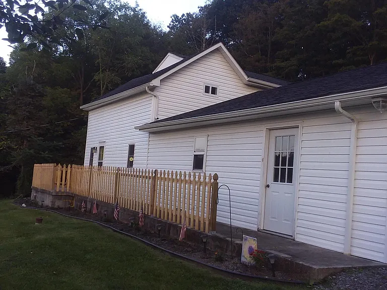 601 Cream Hollow Rd — Photo 1