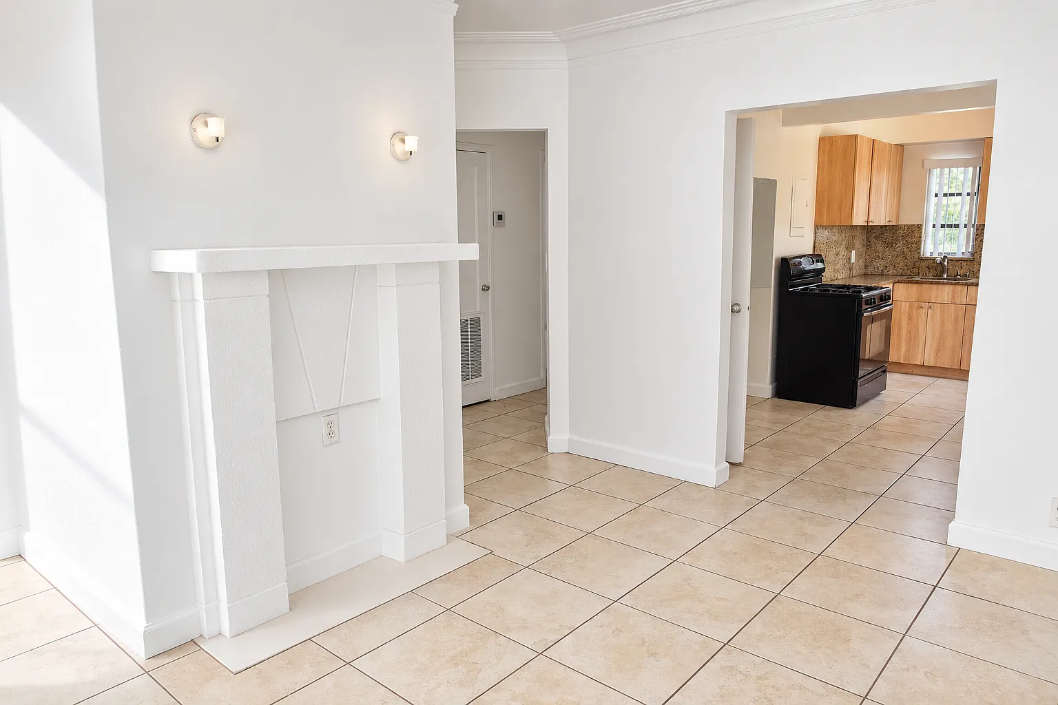 2 bed, 1200 sqft, $2,400 — Photo 4