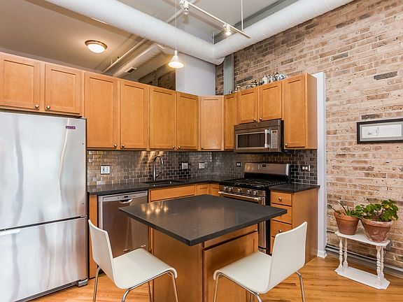 5th image of 1400 N Milwaukee Ave APT 201