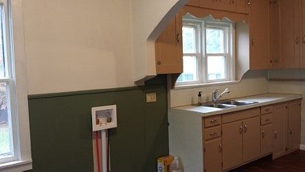 Kitchen with washer/dryer hookup