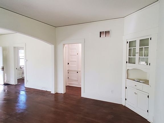 5th image of 1244 N Wilson Ave