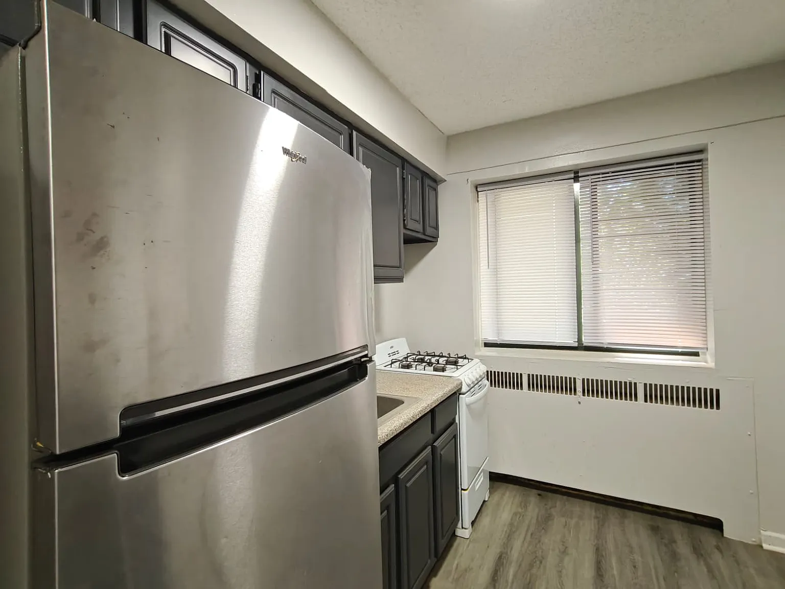 Beautiful Apartment Available Now! — Photo 3