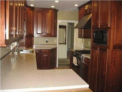 4th image of 2543 Crestwood Dr