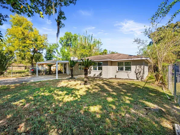 10438 Caxton St, Houston, TX 77016