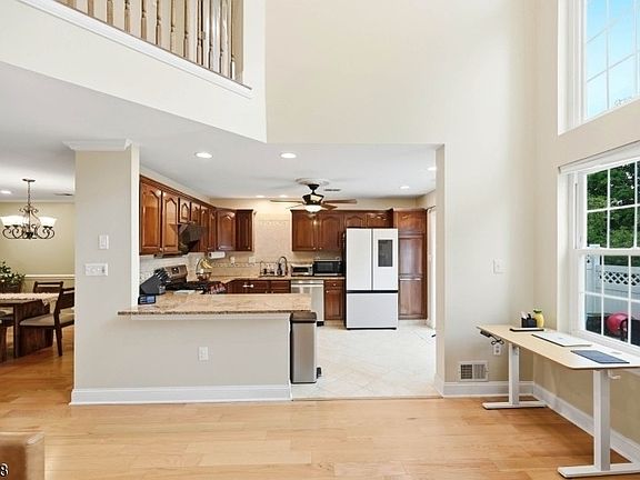 5th image of 18 Clark Ct