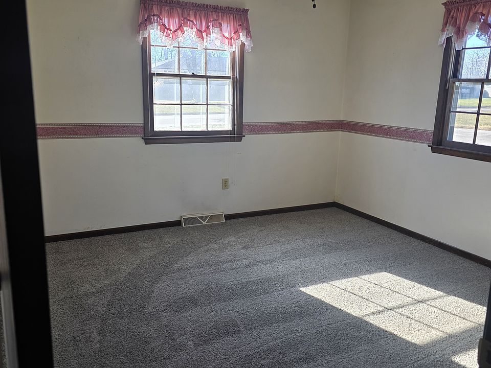1st image of 373 Farmers Ln
