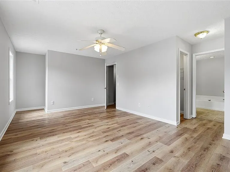 5072 Leeshire Trce — Photo 12