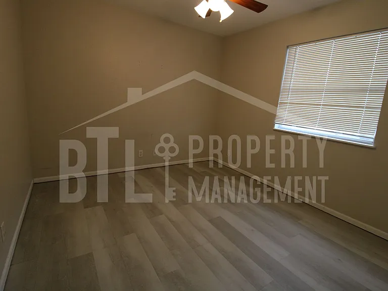 240 Fox Ridge Rd — Photo 9