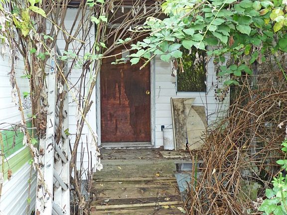 The front door to the house. Notice the blackberries located just outside the front door. Yummm