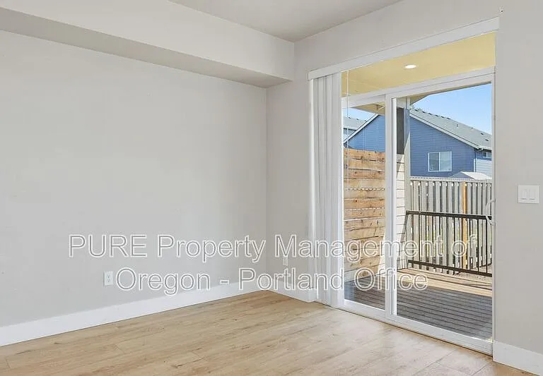 1730 NE Gilbert Ln — Photo 15