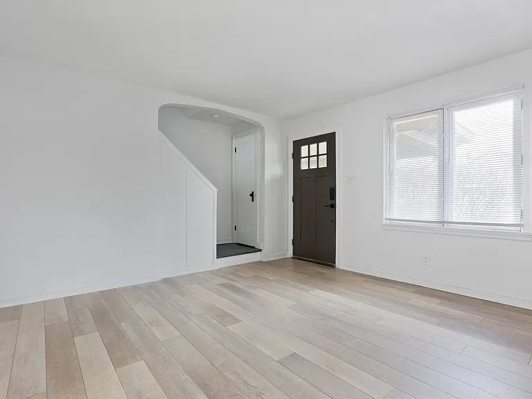 648 S Hague Ave — Photo 7