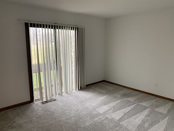 3rd image of 804 Clarinet Blvd E