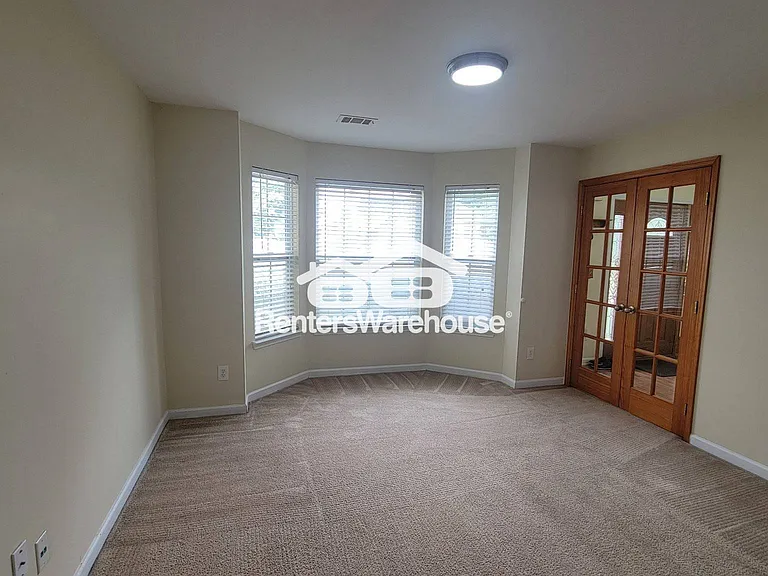 118 Laughlin Dr — Photo 5