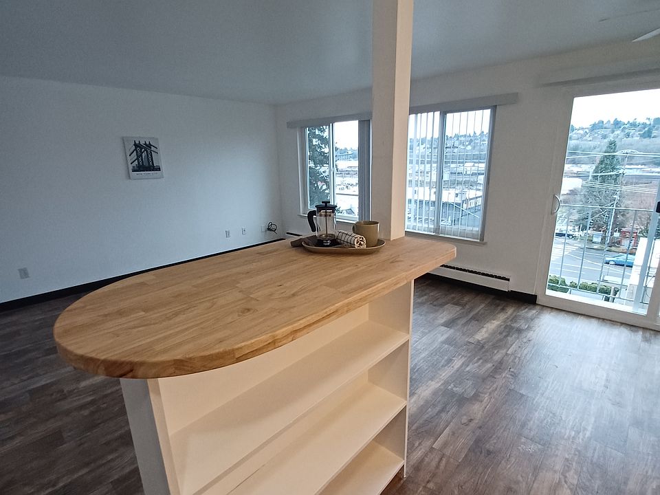 1st image of 2501 14th Ave W APT 2