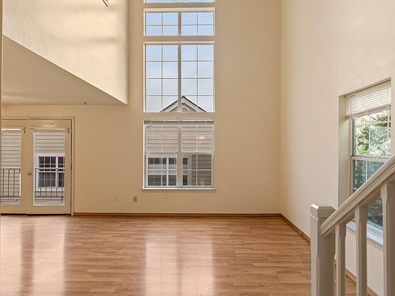 5th image of 460 Lori Ln
