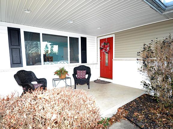 2nd image of 9756 Shalemar Dr