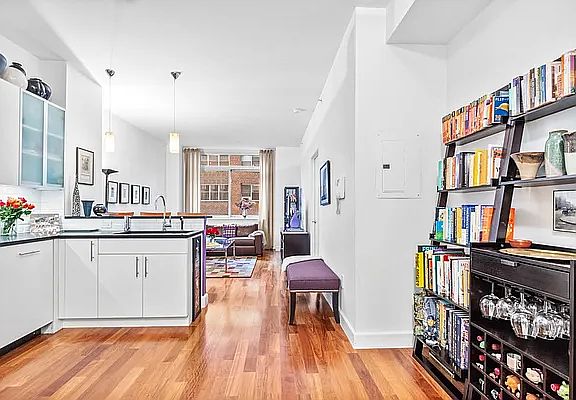 2nd image of 212 E 57th St APT 8B