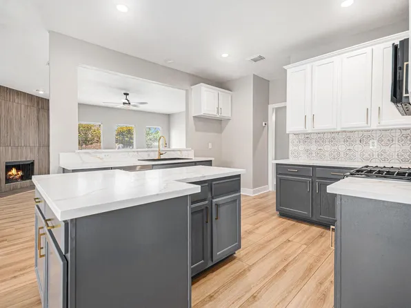 7643 Rainbow Bend Dr, Pasadena, TX 77505