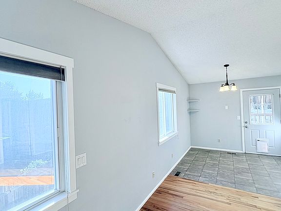 5th image of 5499 Jennifer Ln