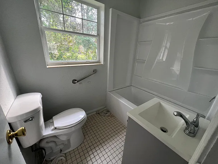190 E Highland Dr — Photo 9