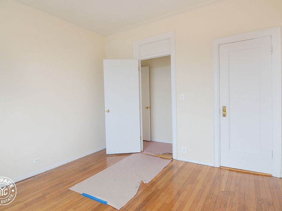 2nd image of 260 Lenox Rd APT 1D