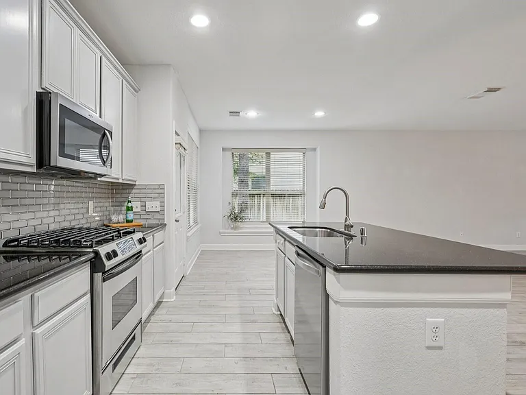 90 Panterra Way — Photo 10