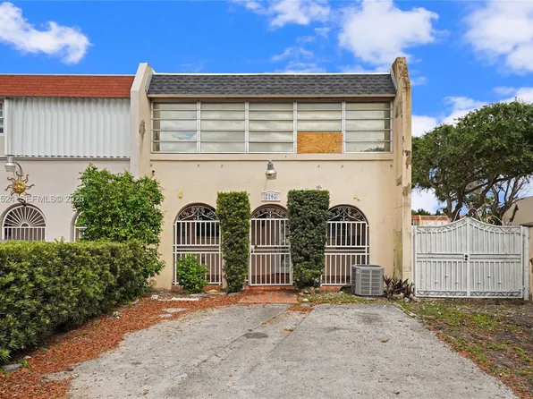7205 W 2nd Ln, Hialeah, FL 33014