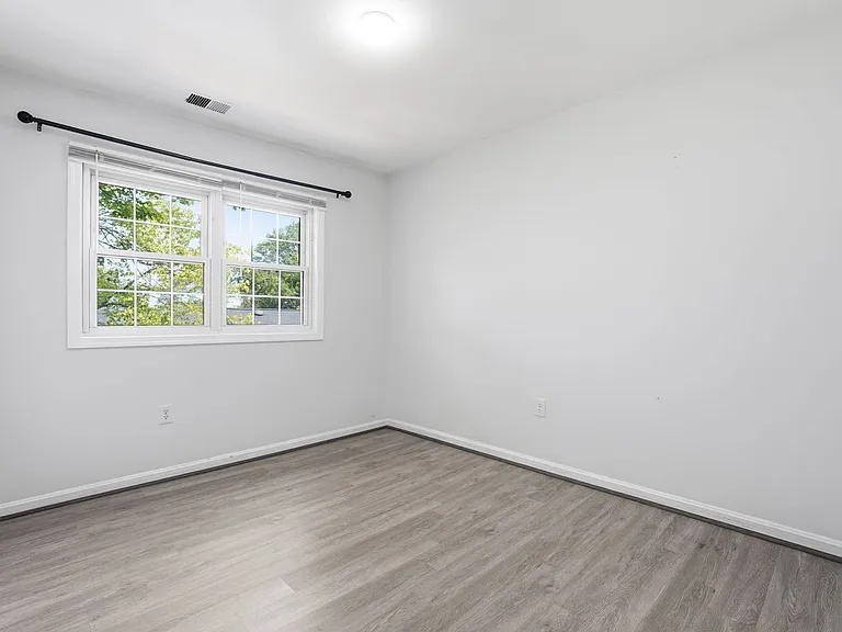 9178 Laurelwood Ct — Photo 24