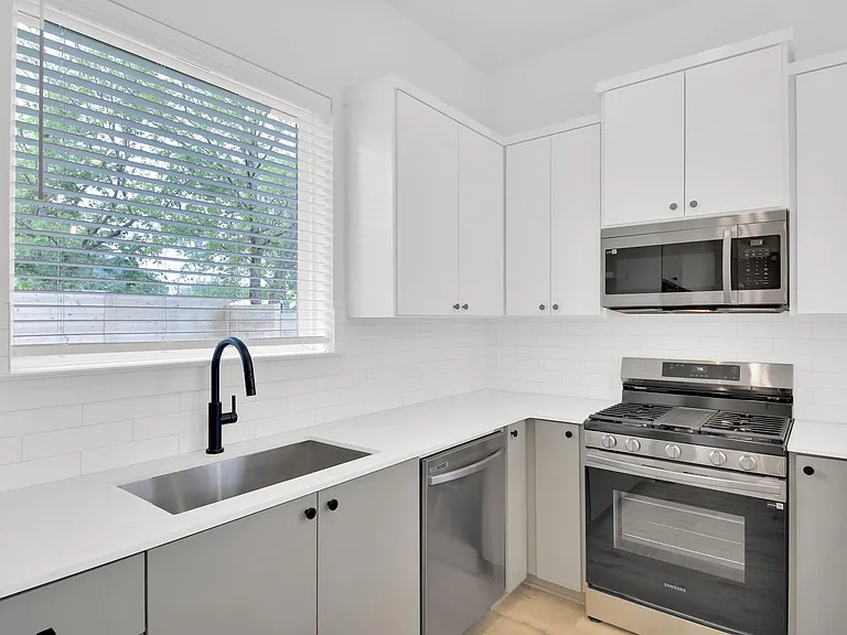 7208 Providence Ave #3A — Photo 13