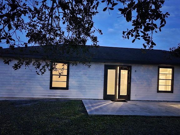5th image of 1800 SW Cameo Boulevard