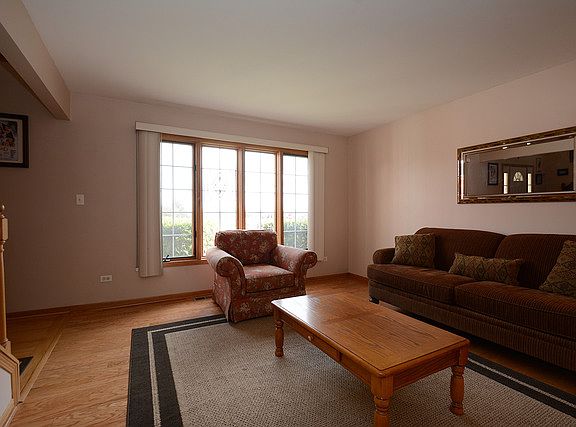 3rd image of 19456 Waterford Ln