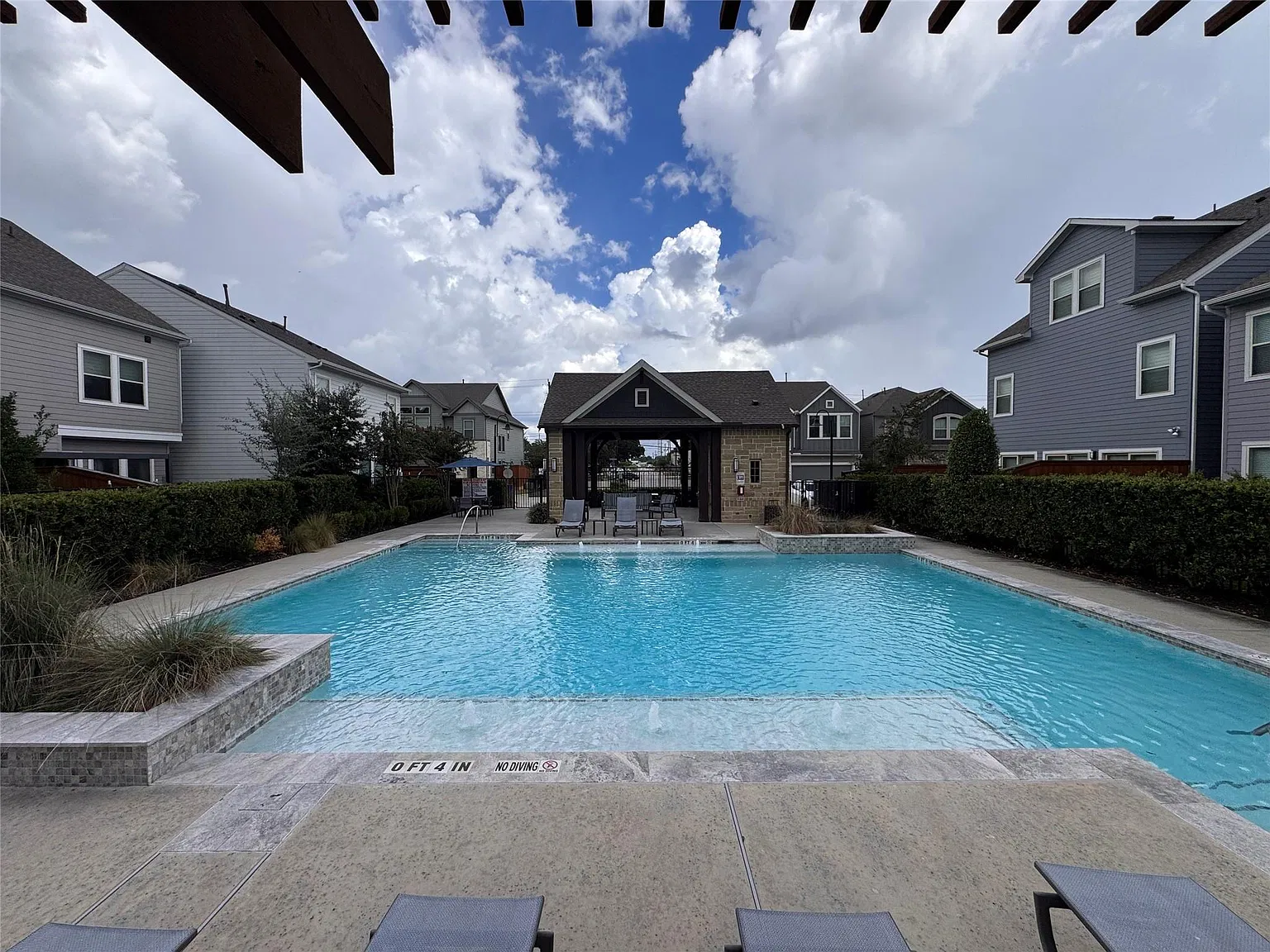 4 bed, 3.5 bath, 2403 sqft, $3,375 — Photo 3