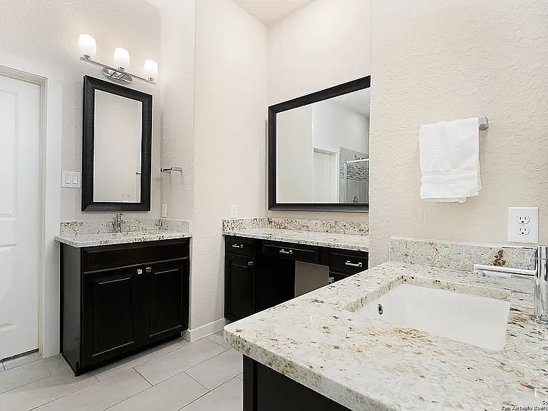 3831 Harry Wurzbach Rd #21 — Photo 33