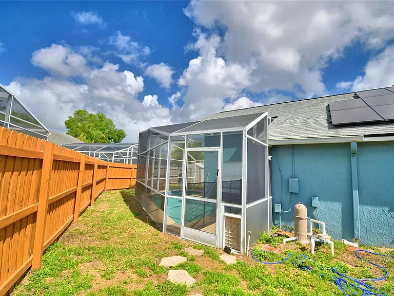 2935 Dickens Cir — Photo 42