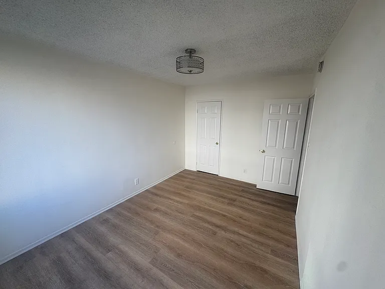 500 S Oxford Ave #1 — Photo 7