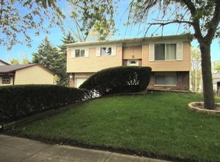 211 Kenilworth Dr, Bolingbrook, IL