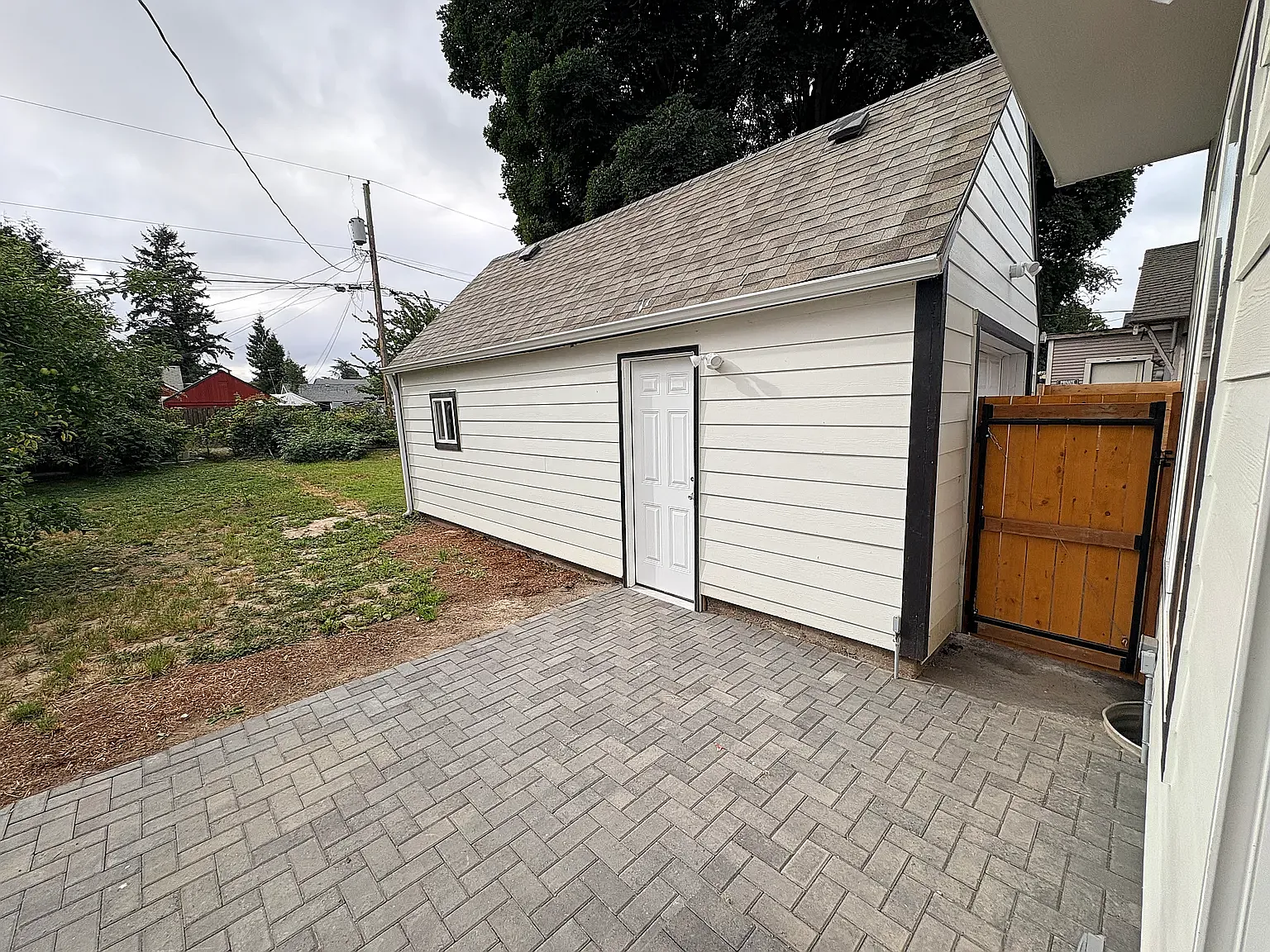 3 bed, 2.5 bath, 1240 sqft, $1,895 — Photo 3
