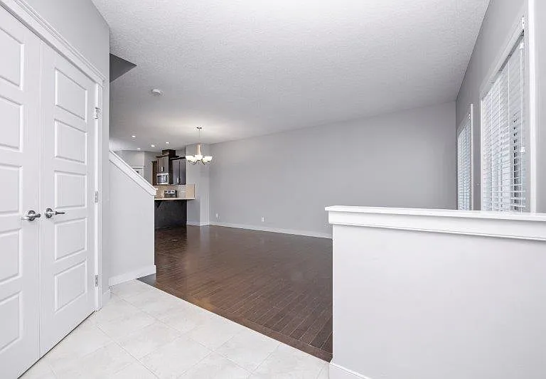226 Redstone Dr NE — Photo 3
